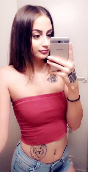 Etienna escorts in South Elgin IL and massage parlor